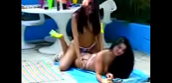  Hot Chat - Valeria e Fabiana pool